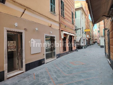 Locale commerciale in Vendita