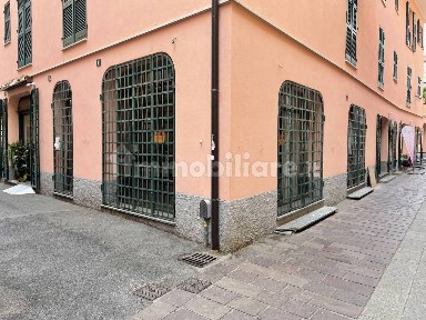 Locale commerciale in Vendita