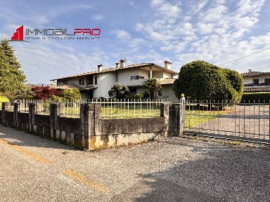 Villa unifamiliare via Gino Stella, Centro, Thiene