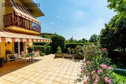 Villa plurifamiliare via Aereoporti, Caldogno Rettorgole Cresole, Caldogno