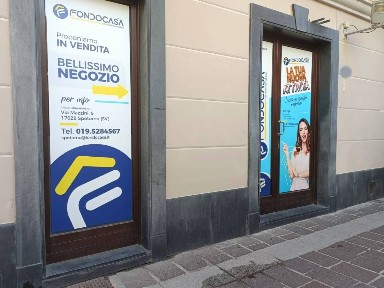 Locale commerciale in Vendita