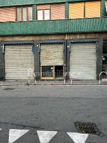 Locale commerciale in Vendita