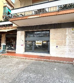 Locale commerciale in Vendita