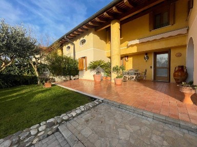 Villa bifamiliare via Travettore 91, Centro, Bassano del Grappa