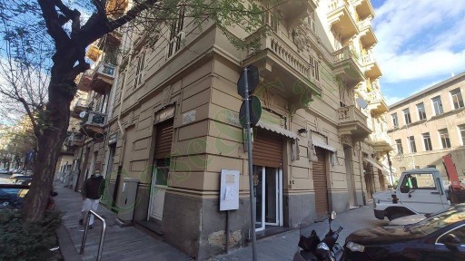 Locale commerciale in Vendita