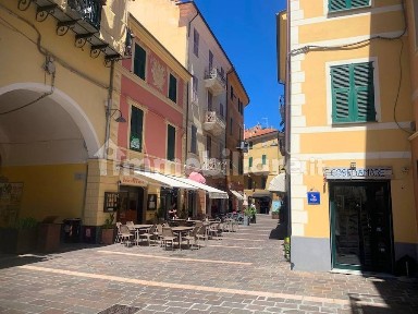 Locale commerciale in Vendita