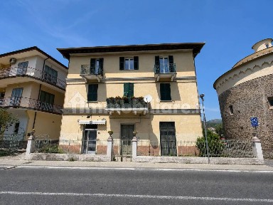 Villanova d'Albenga, Via Roma