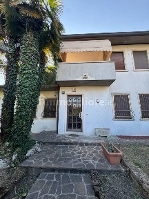 Villa unifamiliare via Castellari 6/8, Centro, Torri di Quartesolo