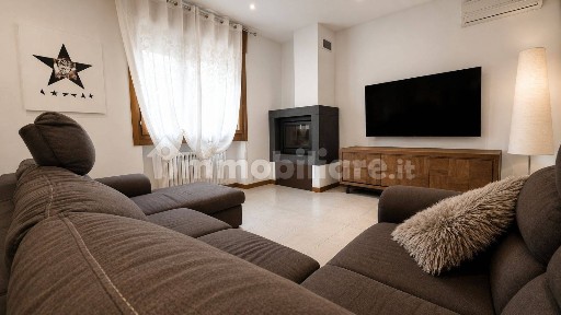 Villa bifamiliare via Po 25, Marola, Torri di Quartesolo