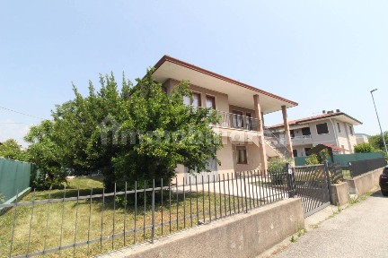 Villa unifamiliare via Andrea Palladio, Centro, Brogliano