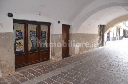 Locale commerciale in Vendita