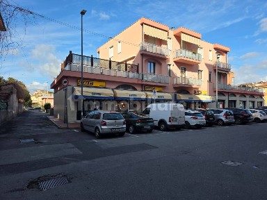 Locale commerciale in Vendita