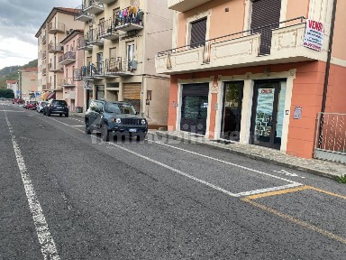 Locale commerciale in Vendita