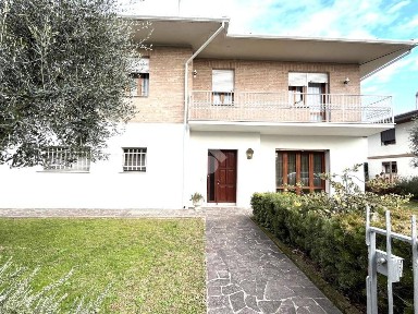 Villa unifamiliare via rovigo 28, Centro, Bassano del Grappa