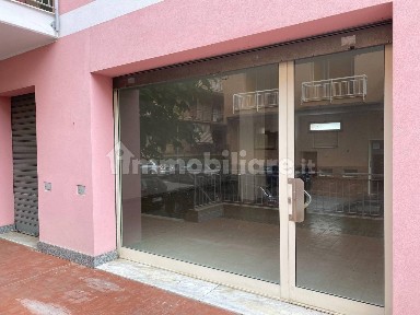 Locale commerciale in Vendita