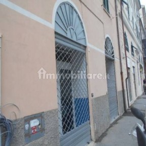 Locale commerciale in Vendita