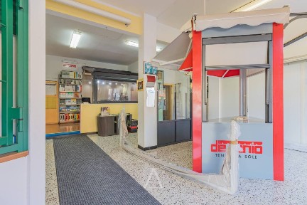 Locale commerciale in Vendita