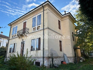 Villa bifamiliare, da ristrutturare, 441 m², Monte Berico, Vicenza