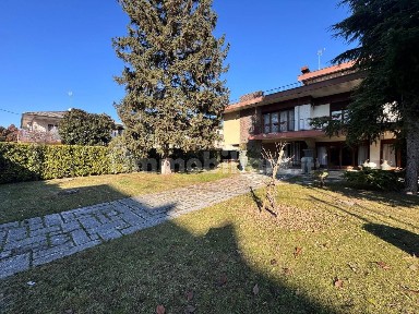 Villa bifamiliare viale Italia, Centro, Creazzo
