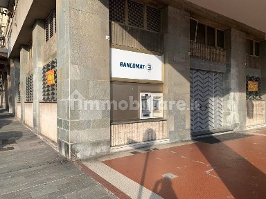 Locale commerciale in Vendita