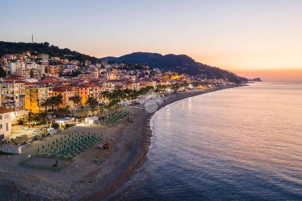 Finale Ligure, attività via Colombo