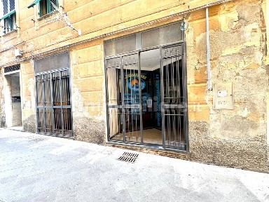 Locale commerciale in Vendita