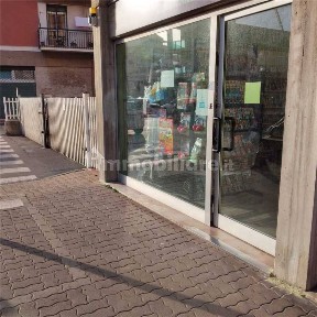 Locale commerciale in Vendita