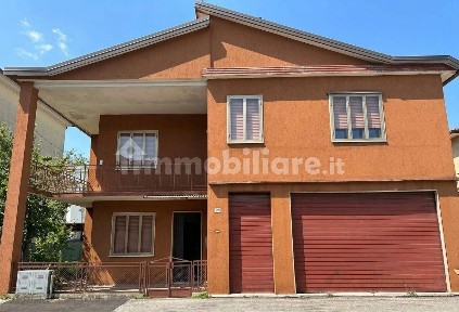 Villa bifamiliare via Luigi Galvani, Montecchio Maggiore Alte Ceccato, Montecchio Maggiore