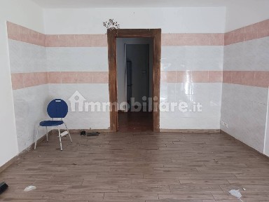 Locale commerciale in Vendita