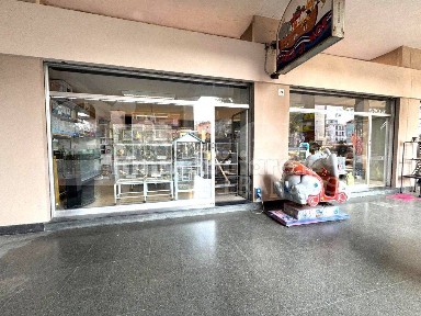 Locale commerciale in Vendita