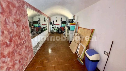 Locale commerciale in Vendita