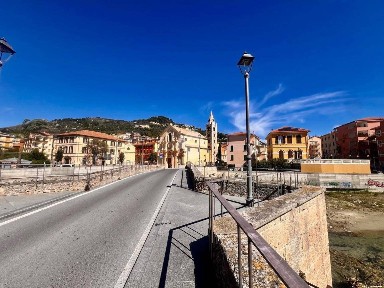 Finale Ligure, via via al santuario
