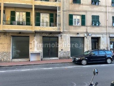 Locale commerciale in Vendita