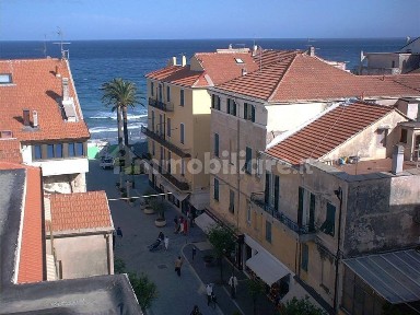 Locale commerciale in Vendita