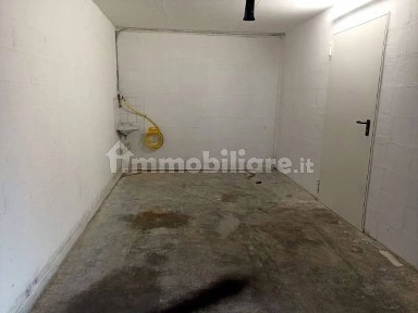 Locale commerciale in Vendita