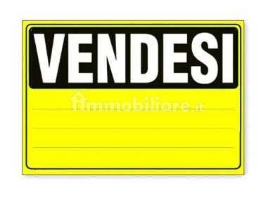 Locale commerciale in Vendita