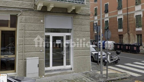Locale commerciale in Vendita