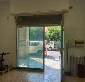 Locale commerciale in Vendita