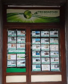 Locale commerciale in Vendita