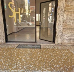 Locale commerciale in Vendita