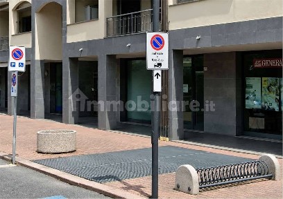 Locale commerciale in Vendita
