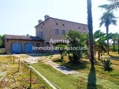 Villa unifamiliare, nuova, 395 m², Centro, Rosà
