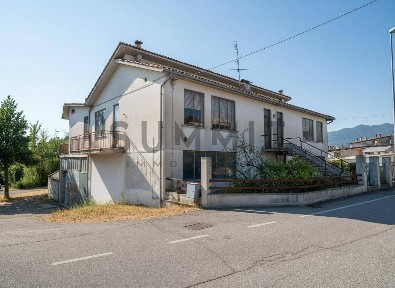 Villa bifamiliare via Pozzati, Centro, Santorso