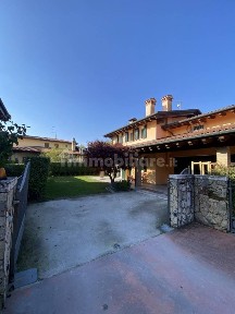 Villa bifamiliare, ottimo stato, 350 m², Centro, Rossano Veneto