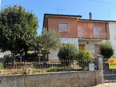Villa bifamiliare via Sisana 9, Centro, Lonigo