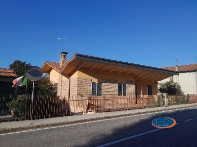 Villa unifamiliare via Giuseppe Roi 3, Centro, Montegalda