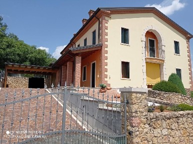 Villa bifamiliare via Matteo da Orgiano, Centro, Orgiano