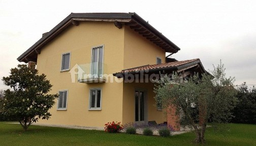 Villa bifamiliare 300 m², Centro, Cassola