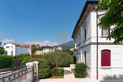 Villa unifamiliare, ottimo stato, 606 m², Centro, Schio
