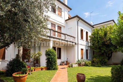 Villa unifamiliare via Costa 17, Centro, Bassano del Grappa